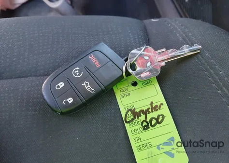 2016 Chrysler 200 Limited из США, поврежденный, VIN 1C3CCCAB9GN171580